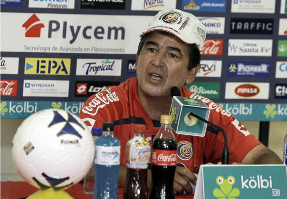 Pinto: 'En México hay periodistas disfrazados de payasos'