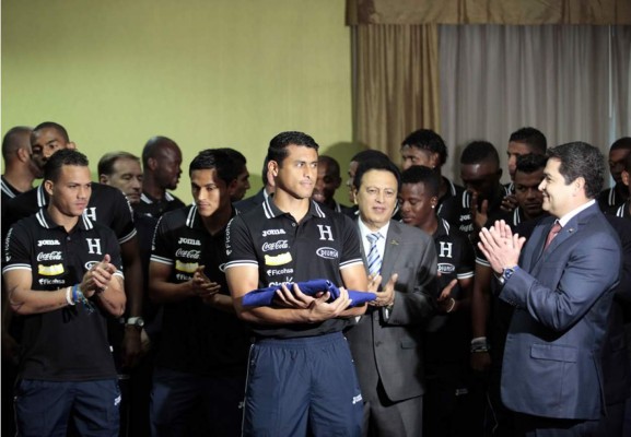 Presidente de Honduras juramentó a la Selección Nacional