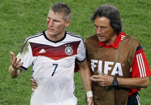 Schweinsteiger se partió la cara por Alemania