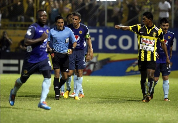 Real España supera al Motagua y mete presión por el liderato