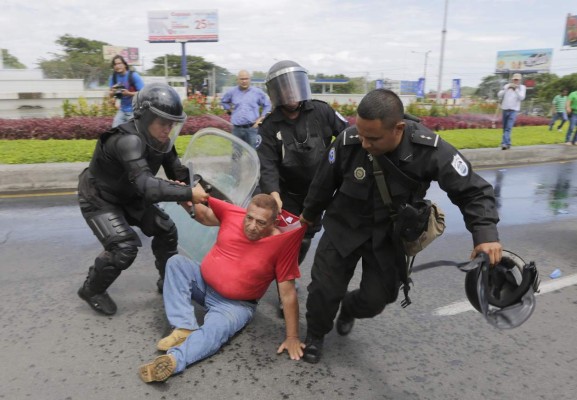 Reprimen con gases marcha opositora en Nicaragua