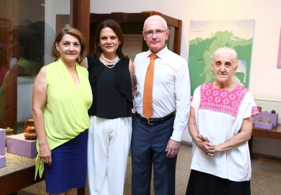 Despedida para el embajador Philippe Ardanaz