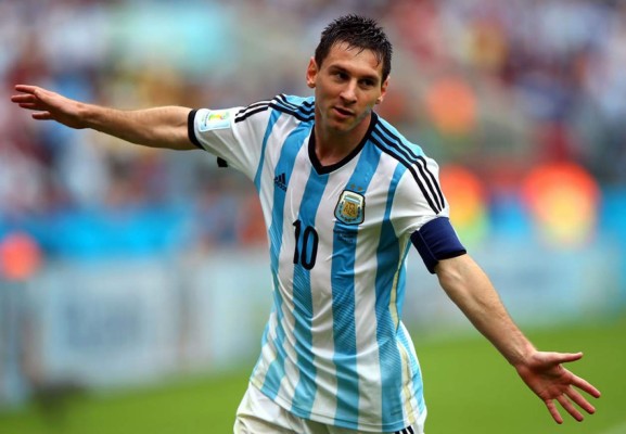 Un doblete de Messi coloca a Argentina como primera de grupo