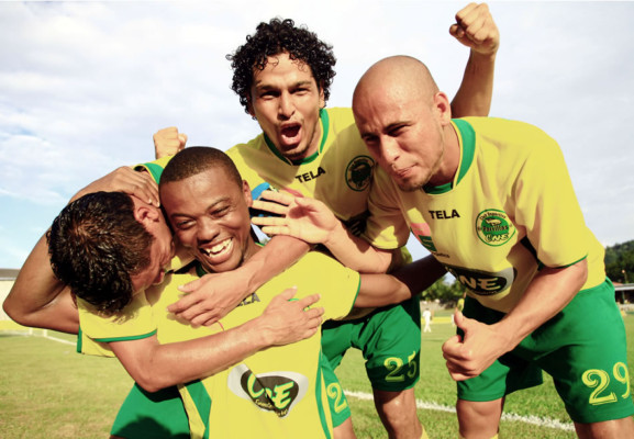 Parrillas One logra primer triunfo en Tela goleando al Platense