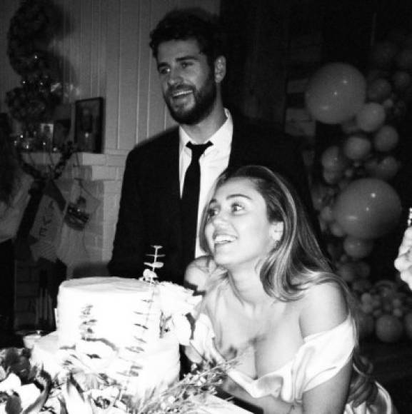 Desde que Miley Cyrus y Liam Hemsworth se casaron en diciembre, la cantante se ha animado a compartir más información sobre el festejo.<br/><br/>Este domingo, la rubia compartió nuevas fotos de la boda y algunos detalles sobre el gran día.<br/>