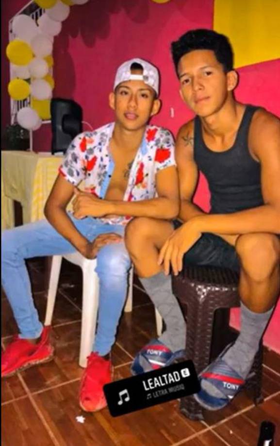 La noche del jueves, Wilky Joel Andino, un joven originario de Tocoa, Colón, fue brutalmente asesinado a balazos por desconocidos en un callejón de la colonia Jireh, en el mismo municipio.