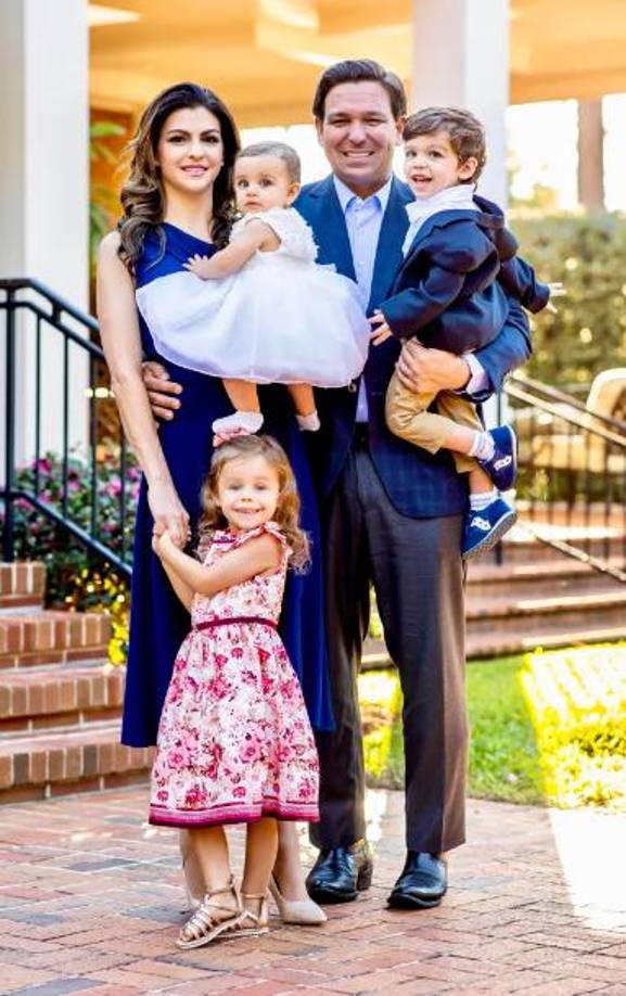 En 2012, ganó un escaño en la Cámara de Representantes y fue reelegido dos veces. Seis años después, se convirtió en gobernador con una escasa mayoría tras recibir el apoyo fundamental del entonces presidente Donald Trump. 