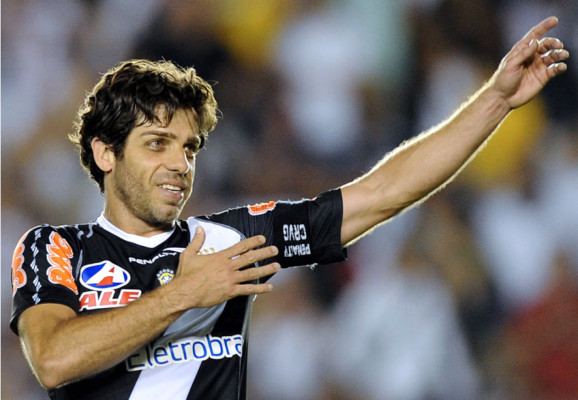 Juninho Pernambucano anuncia retiro del fútbol