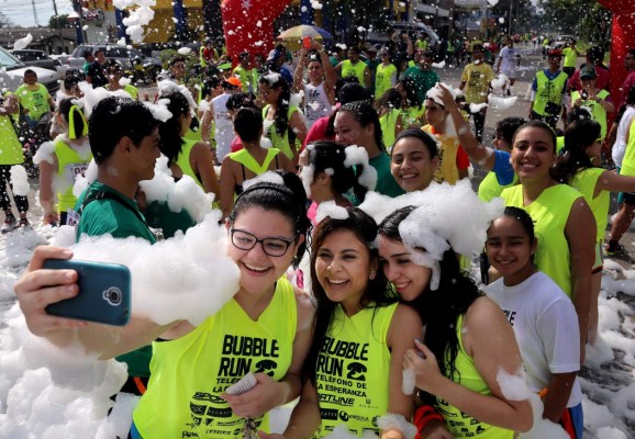 Cientos de sampedranos apoyaron el 'Buble run”