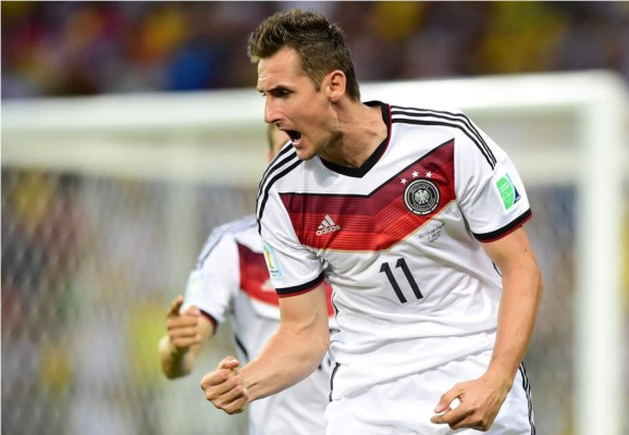 Klose salva a Alemania el día que entra en la historia de Mundiales