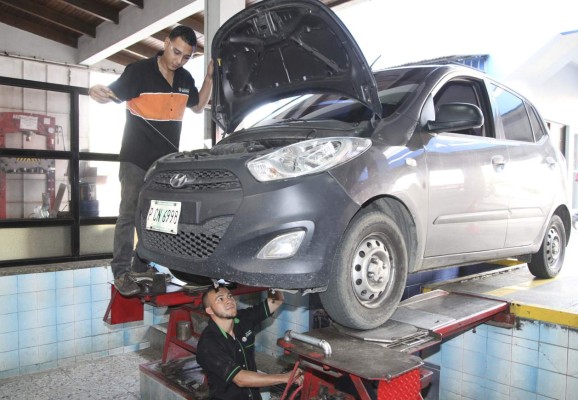 Tránsito recomienda revisar vehículos antes de viajar en el feriadón