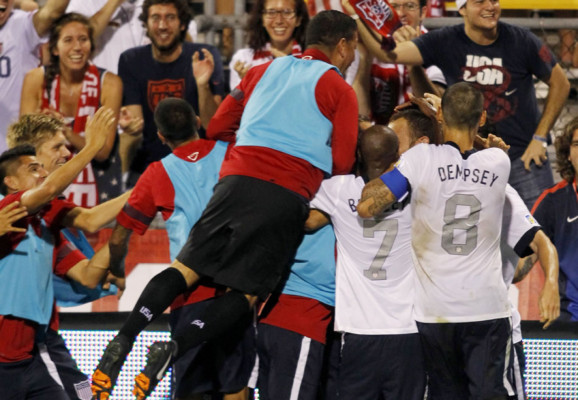 Estados Unidos es mundialista y deja a México al borde de la eliminación