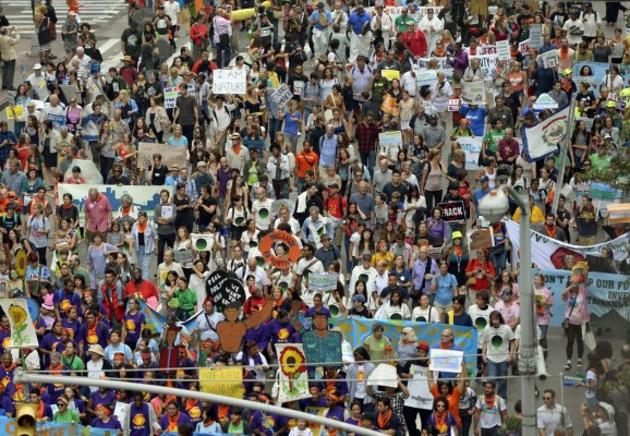 Multitudinarias marchas contra el cambio climático