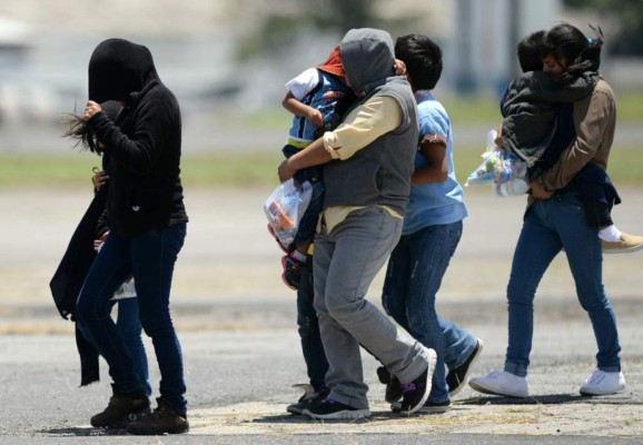 EUA reprograma deportación de 115 hondureños por mal tiempo