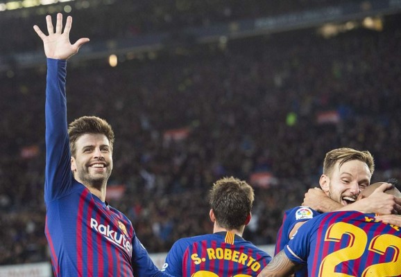 Piqué se burla del Real Madrid celebrando la goleada del Barça con otra 'manita'