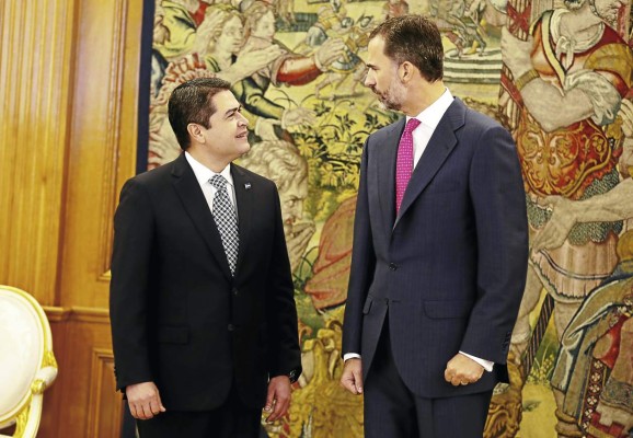 Juan Orlando pide al Rey y a Rajoy fondos para Palmerola