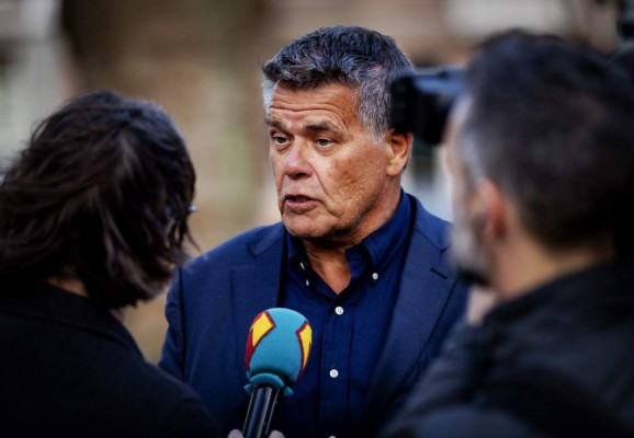 Juez rechaza petición de hombre que quería rejuvenecer 20 años su edad en acta de nacimiento.