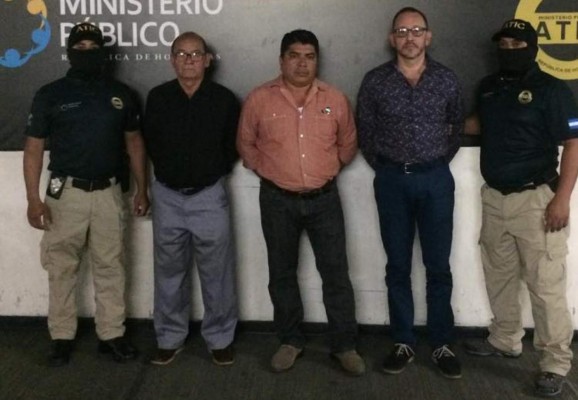 Mandan a prisión a exempleados de Salud