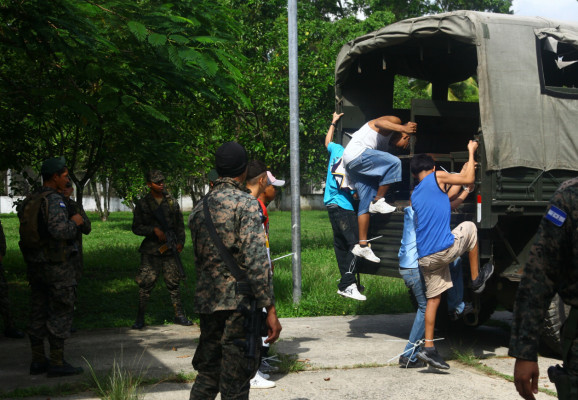 Trasladan 100 menores a Támara