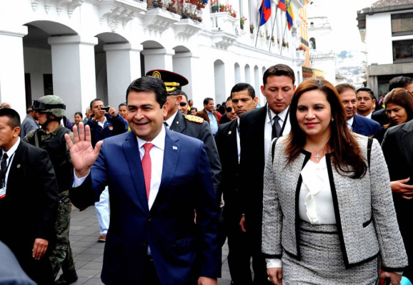 Presidente de Honduras se reúne con Correa en Ecuador