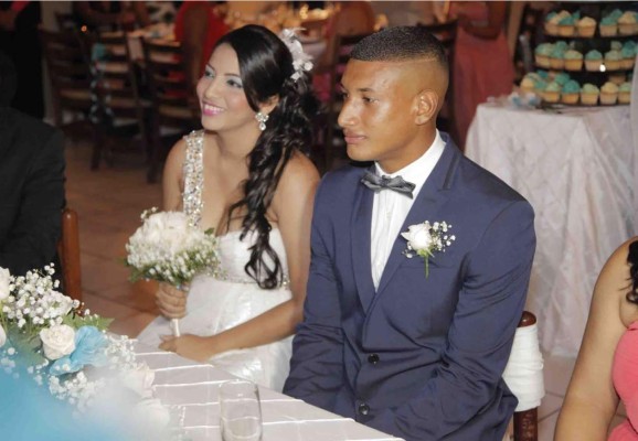 Futbolista Bryan Acosta contrae matrimonio en La Ceiba