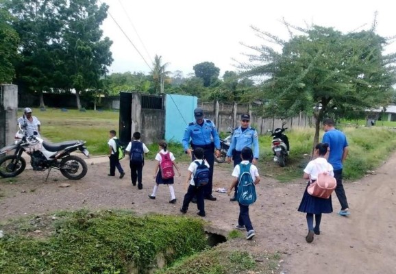 Toma forma nueva fuerza policial para proteger escuelas y colegios