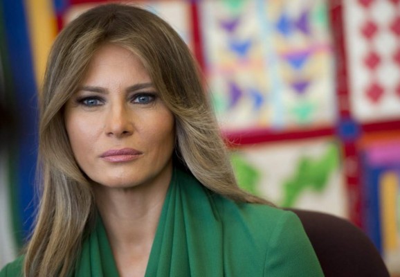 Melania Trump reaparece tras un mes de ausencia en la Casa Blanca