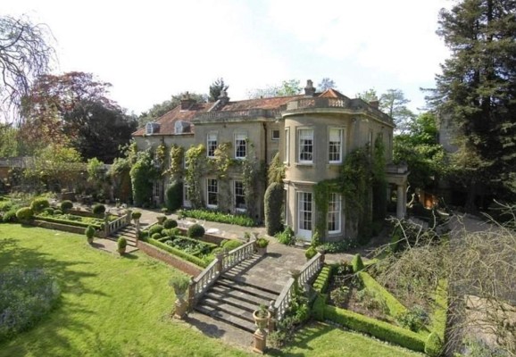 Clooney adquiere mansión de $16 millones