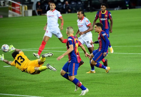 Coutinho se encargó de anotar el gol del empate de Barcelona. Foto AFP.