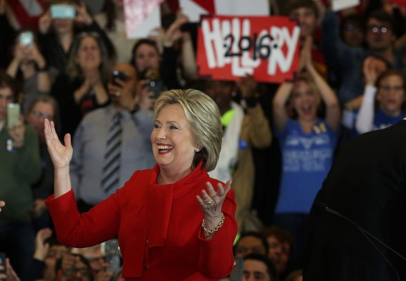 Equipo de campaña de Hillary Clinton reivindica la victoria en Iowa