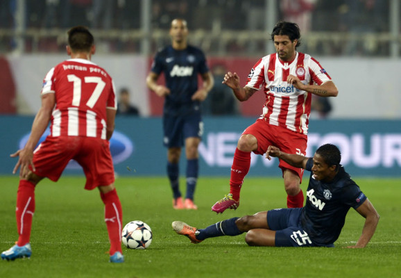 El tico Joel Campbell hace un golazo y deja en coma al Manchester United