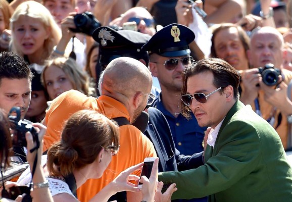 Famosos iluminan Festival de Venecia