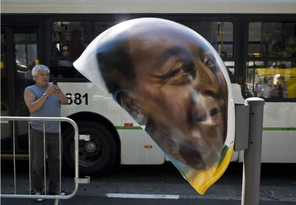 Pelé, atascado por protesta contra el Mundial