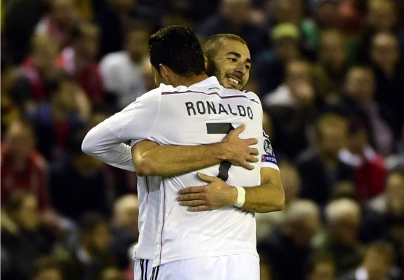 Real Madrid golea al Liverpool y avisa al Barcelona