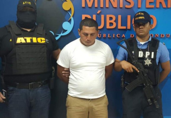 Le incrementan la pena a un expolicía que violó a 8 niños