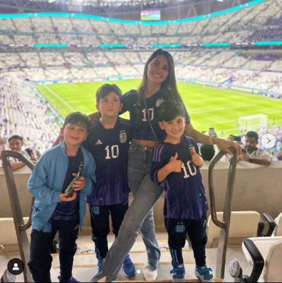 Antonella Roccuzo y sus hijos Thiago, Mateo y Ciro han acompañado a Messi durante el Mundial y los reflectores han estado sobre ellos en los tres partidos de Argentina.
