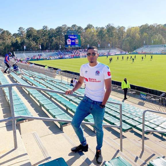Anuar era admirador del Olimpia. Esta foto la subió recientemente a sus redes sociales en el estadio Yankel Rosenthal de San Pedro Sula.