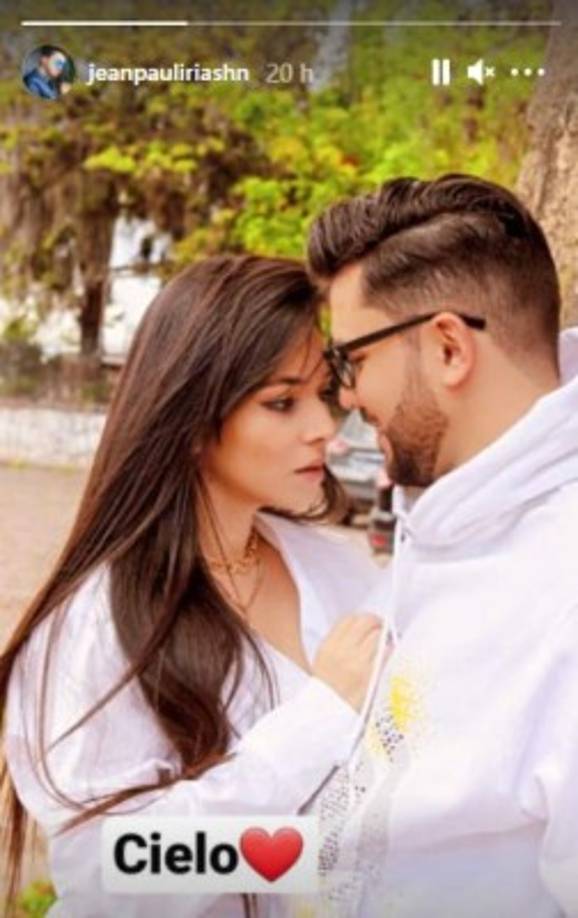 En la romántica foto aparecen Jean Paul y su novia que se llama Flor De Mar. ¿Quién es ella? En las siguientes imágenes podrás descubrir más de ella.