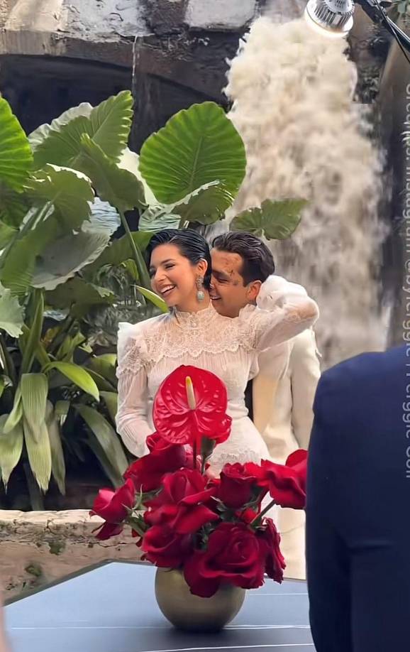 Y es que los cantantes de regional mexicano, Christian Nodal y Ángela Aguilar han causado revuelo en días anteriores tras ser divulgado detalles de su íntimo enlace nupcial celebrado en Cuernavaca, Morelos, México.