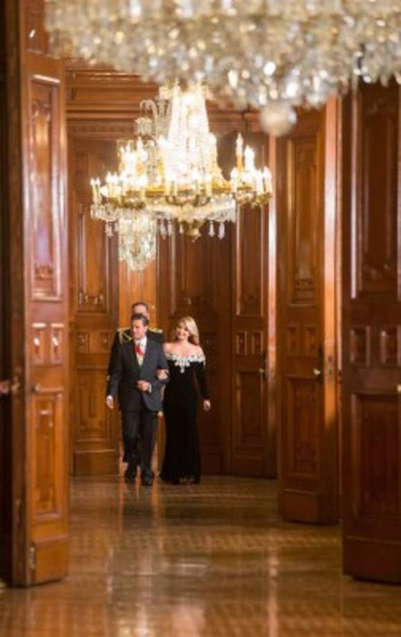 La primera dama mexicana se convirtió rápidamente en tendencia en las redes sociales debido al curioso diseño que eligió para el penúltimo grito de Peña Nieto.