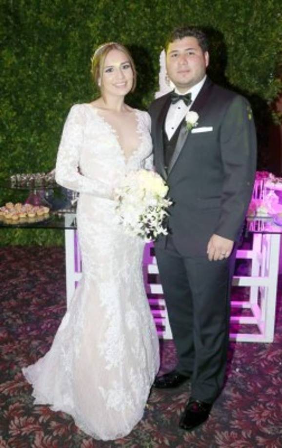 Stephanie & Fuad <br/>Esta pareja protagonizó la boda Hawit Cordón ante el altar de la iglesia La Sagrada Familia. El banquete fue en el Centro Social Hondureño Árabe con unos 200 invitados.