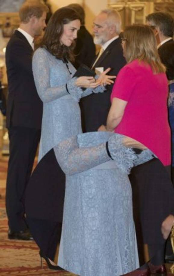 Con gran expectativa, el matrimonio real llevó a cabo una exclusiva recepción en el marco del Día Internacional de la Salud Mental en los salones de Palacio Buckingham este martes 10 de octubre.