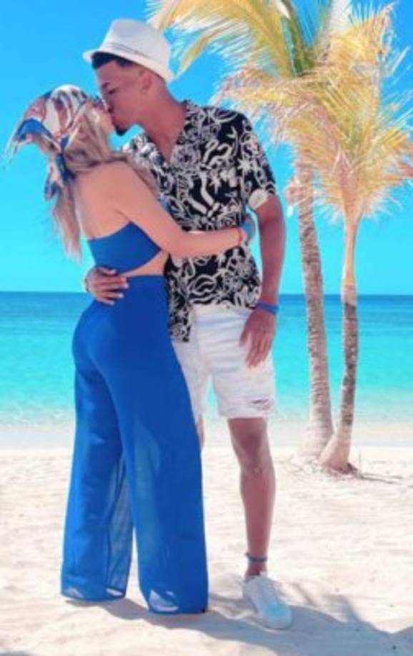 El noviazgo entre Douglas y Ángela tiene ocho meses.