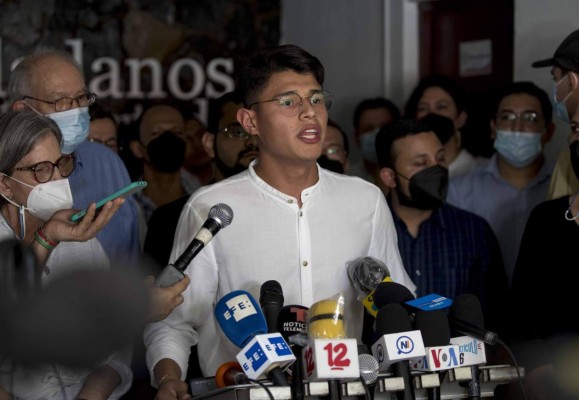 Ortega se venga de estudiante que lo increpó arrojándolo en prisión