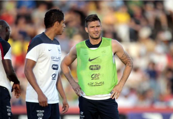 Giroud y Koscielny no se entrenan con Francia por molestias