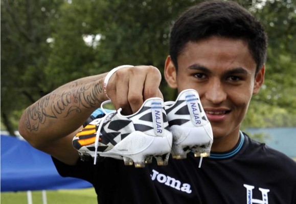 Andy Najar usará nuevos tacos en el Mundial de Brasil