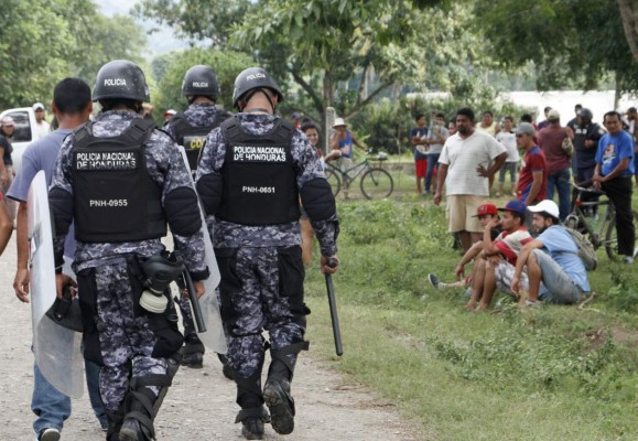 Suspenden desalojo en terrenos invadidos en Cofradía