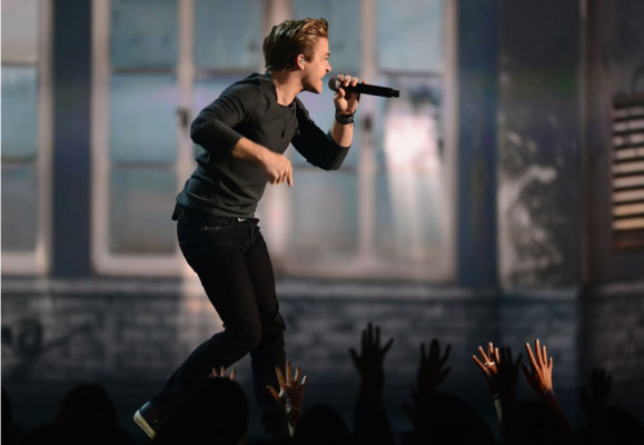 Daft Punk gana el Grammy a la Grabación y Álbum del Año 