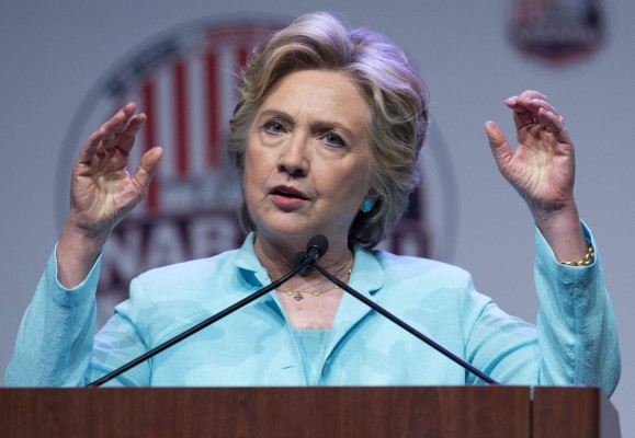 Clinton promete reforma migratoria a los hispanos