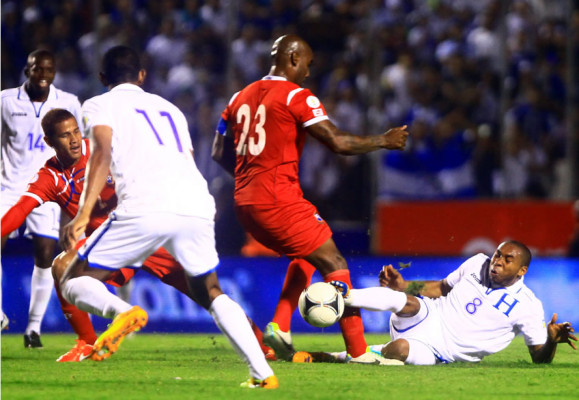 Honduras cede un empate, pero queda a un paso del Mundial